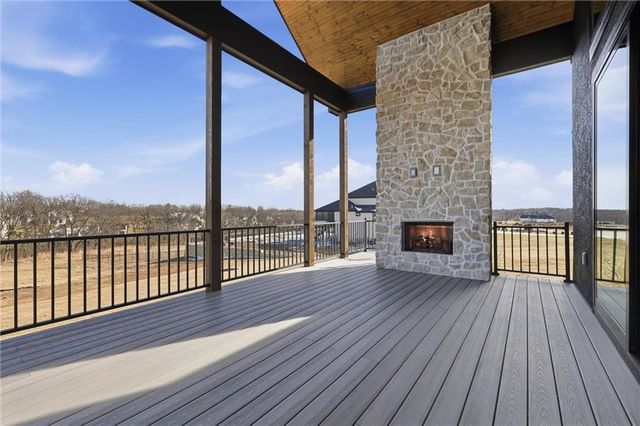 7445 NW Fawn Avenue, Parkville, MO 64152