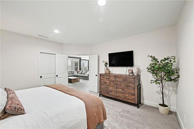 2910 NE 102nd Terrace, Kansas City, MO 64155