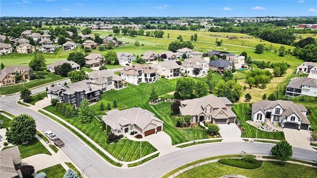 2910 NE 102nd Terrace, Kansas City, MO 64155