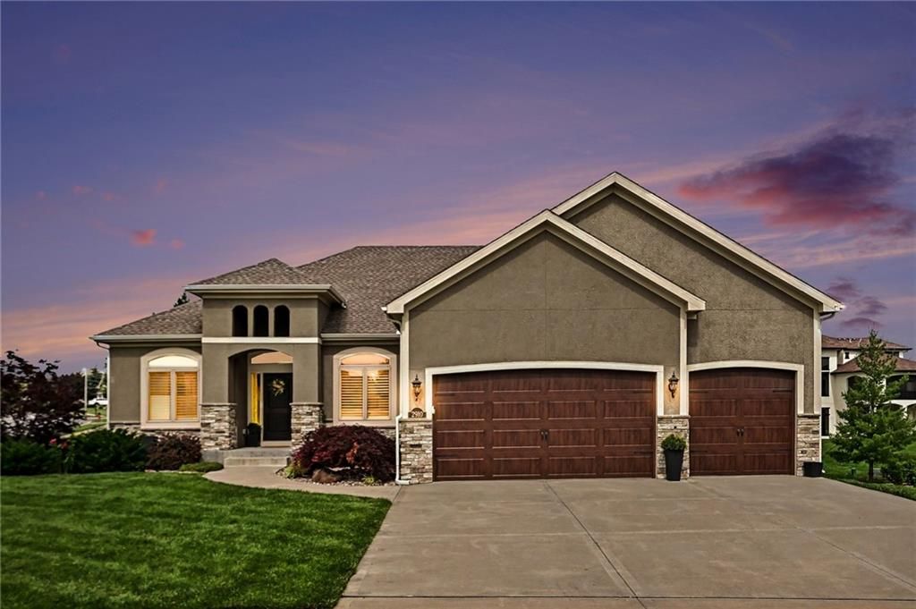2910 NE 102nd Terrace, Kansas City, MO 64155