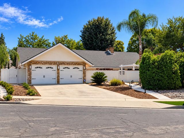 6758 N Hazel Avenue, Fresno, CA 93711