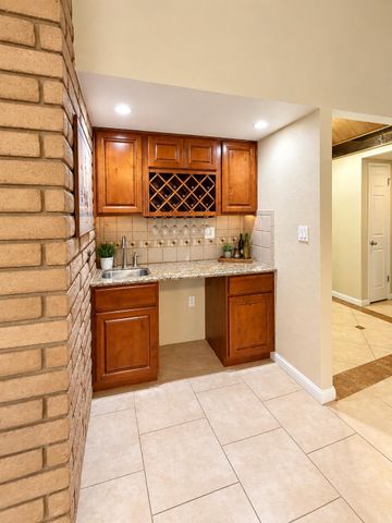 6758 N Hazel Avenue, Fresno, CA 93711
