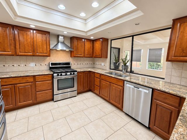 6758 N Hazel Avenue, Fresno, CA 93711