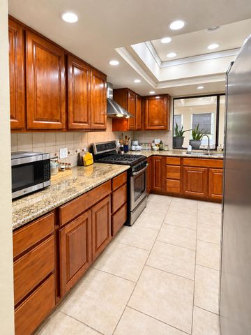 6758 N Hazel Avenue, Fresno, CA 93711