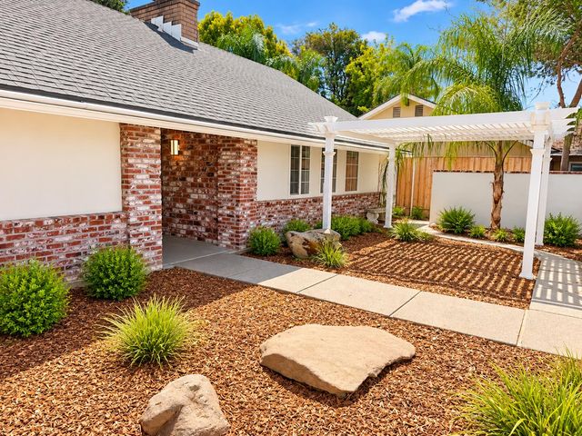 6758 N Hazel Avenue, Fresno, CA 93711