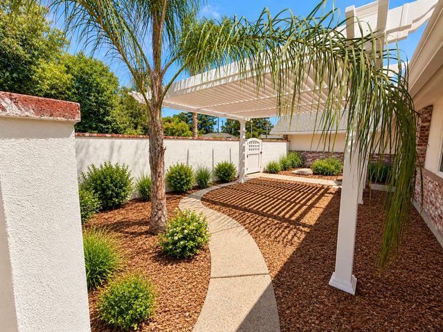 6758 N Hazel Avenue, Fresno, CA 93711