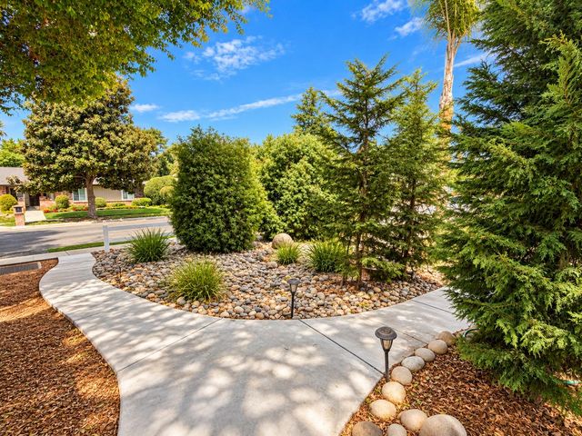6758 N Hazel Avenue, Fresno, CA 93711