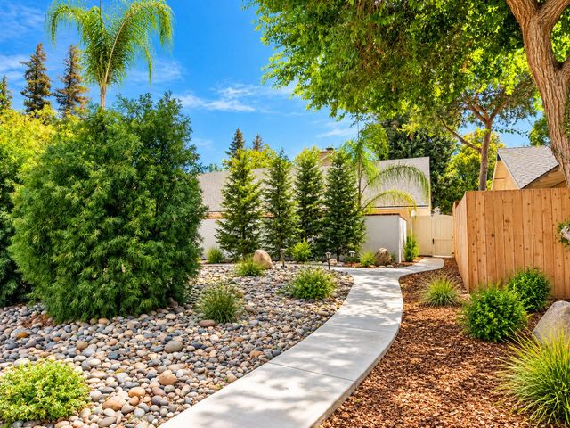 6758 N Hazel Avenue, Fresno, CA 93711