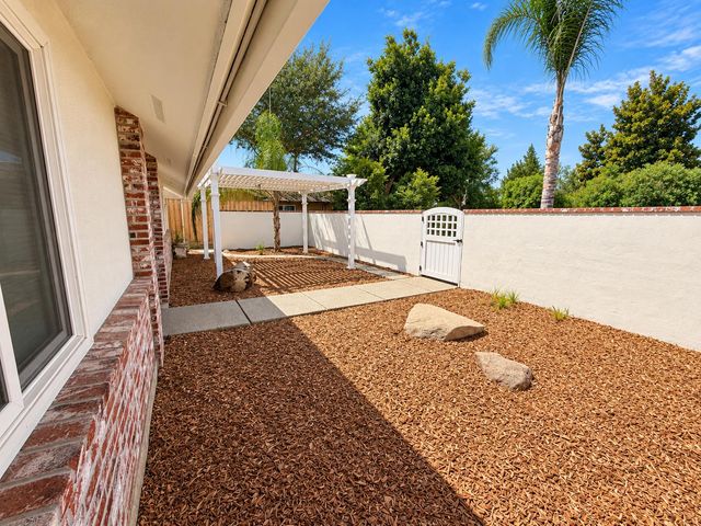 6758 N Hazel Avenue, Fresno, CA 93711