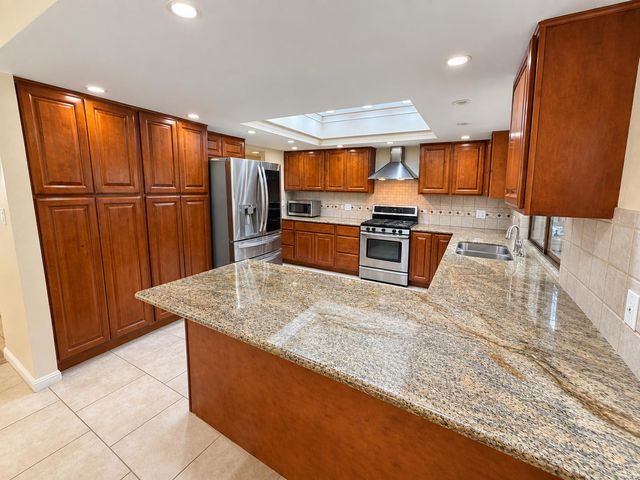 6758 N Hazel Avenue, Fresno, CA 93711