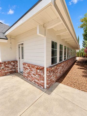6758 N Hazel Avenue, Fresno, CA 93711