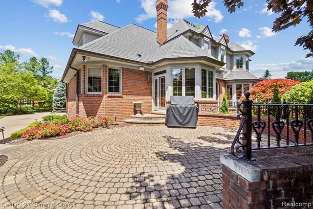 18878 Oak Leaf Lane, Northville, MI 48168