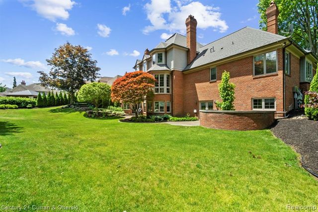 18878 Oak Leaf Lane, Northville, MI 48168