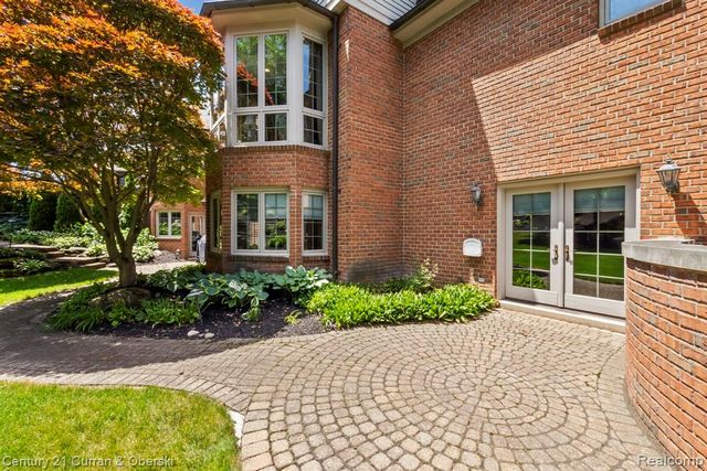 18878 Oak Leaf Lane, Northville, MI 48168