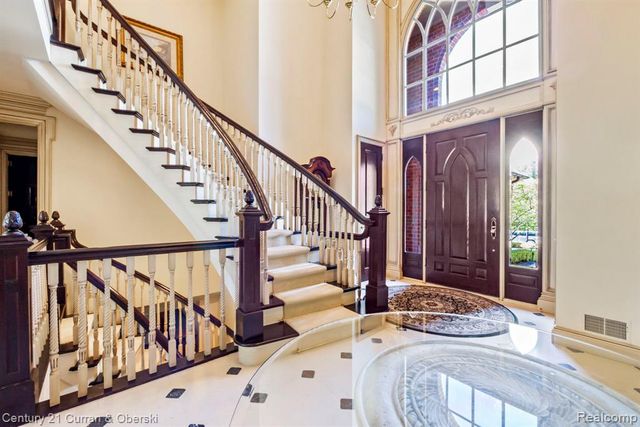 18878 Oak Leaf Lane, Northville, MI 48168