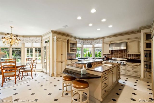 18878 Oak Leaf Lane, Northville, MI 48168