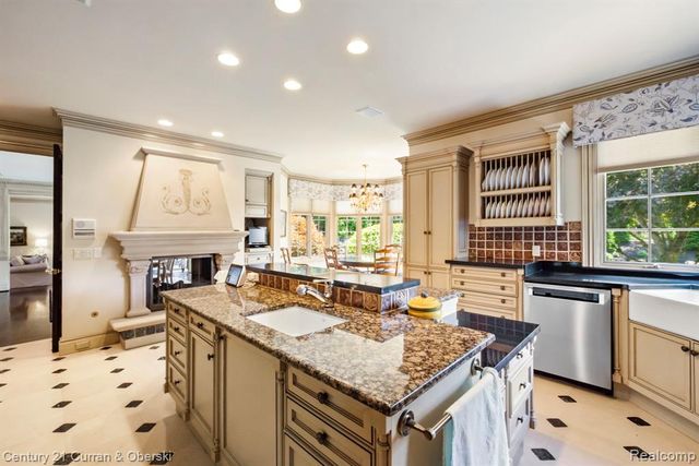 18878 Oak Leaf Lane, Northville, MI 48168