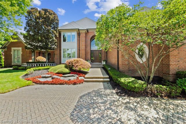 18878 Oak Leaf Lane, Northville, MI 48168