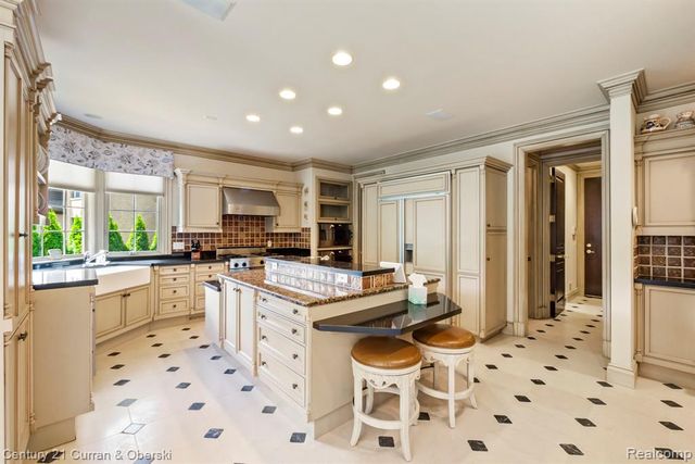 18878 Oak Leaf Lane, Northville, MI 48168