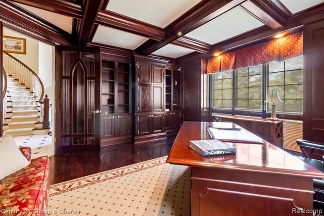 18878 Oak Leaf Lane, Northville, MI 48168