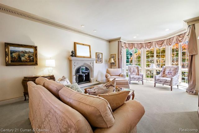 18878 Oak Leaf Lane, Northville, MI 48168