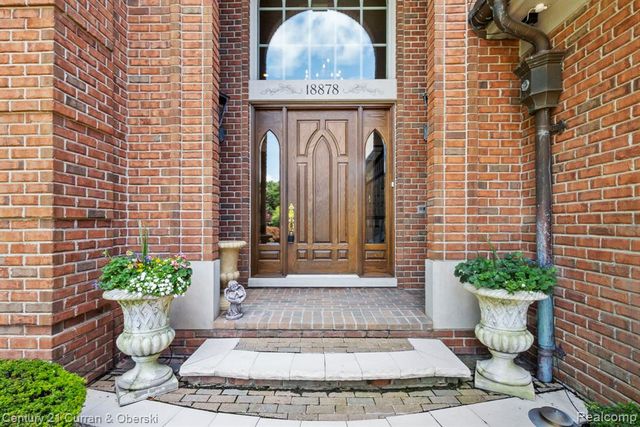 18878 Oak Leaf Lane, Northville, MI 48168