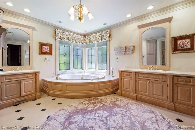 18878 Oak Leaf Lane, Northville, MI 48168