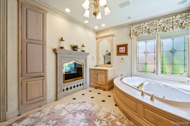 18878 Oak Leaf Lane, Northville, MI 48168