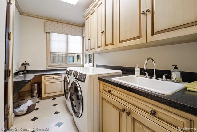 18878 Oak Leaf Lane, Northville, MI 48168