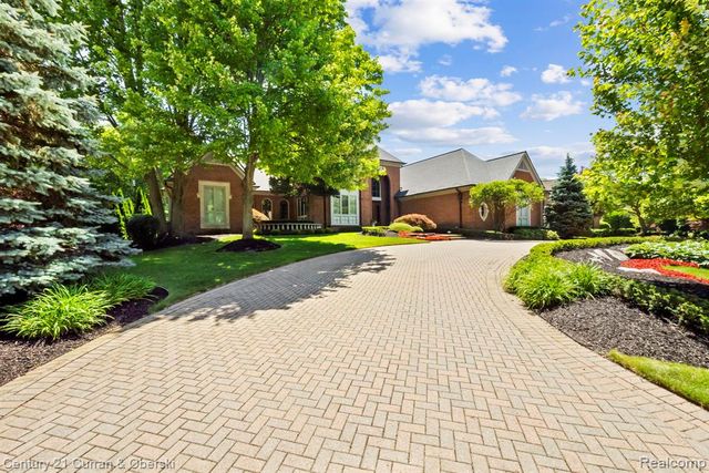 18878 Oak Leaf Lane, Northville, MI 48168