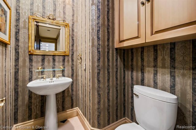 18878 Oak Leaf Lane, Northville, MI 48168