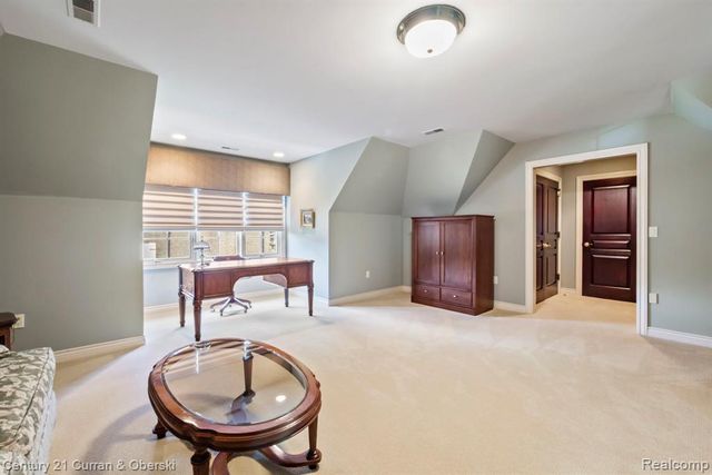 18878 Oak Leaf Lane, Northville, MI 48168