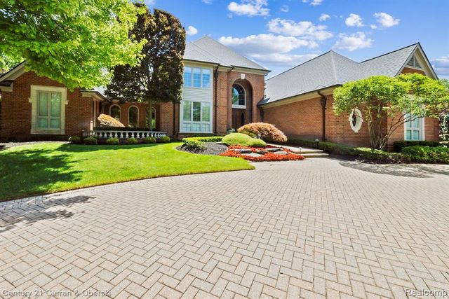 18878 Oak Leaf Lane, Northville, MI 48168