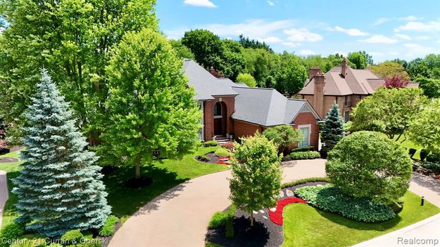 18878 Oak Leaf Lane, Northville, MI 48168