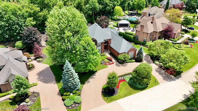 18878 Oak Leaf Lane, Northville, MI 48168