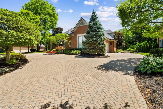 18878 Oak Leaf Lane, Northville, MI 48168