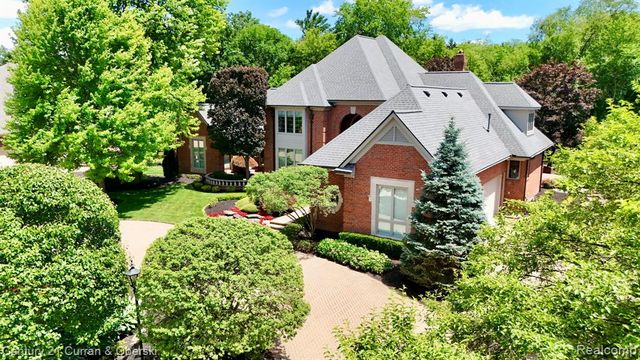 18878 Oak Leaf Lane, Northville, MI 48168