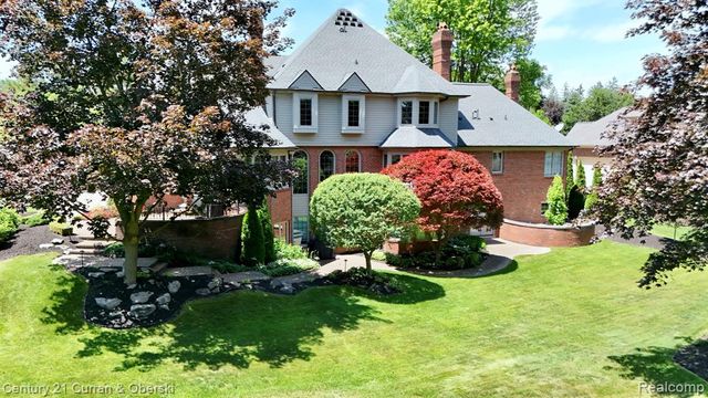 18878 Oak Leaf Lane, Northville, MI 48168