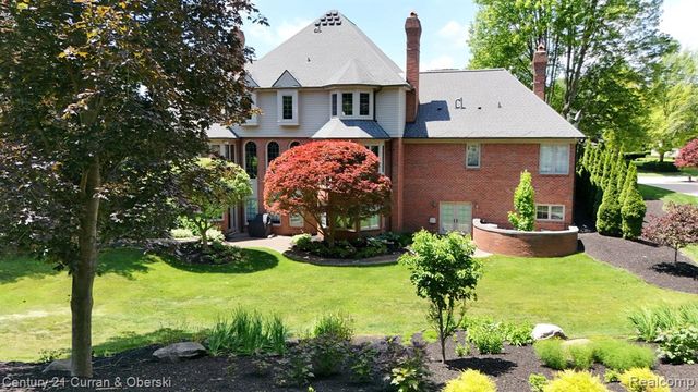 18878 Oak Leaf Lane, Northville, MI 48168