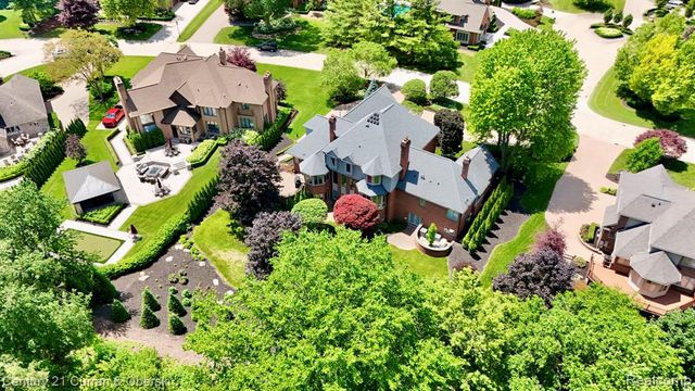 18878 Oak Leaf Lane, Northville, MI 48168