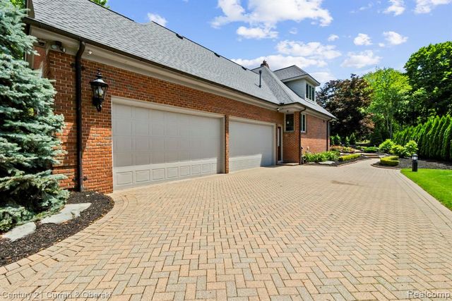 18878 Oak Leaf Lane, Northville, MI 48168