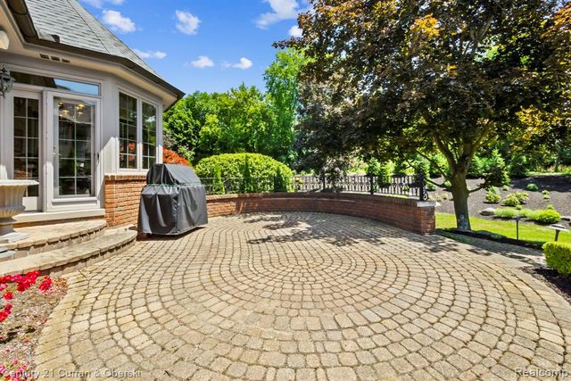 18878 Oak Leaf Lane, Northville, MI 48168