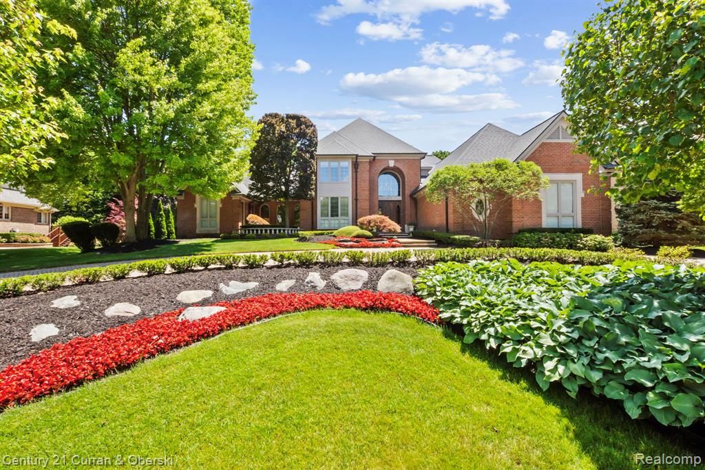 18878 Oak Leaf Lane, Northville, MI 48168