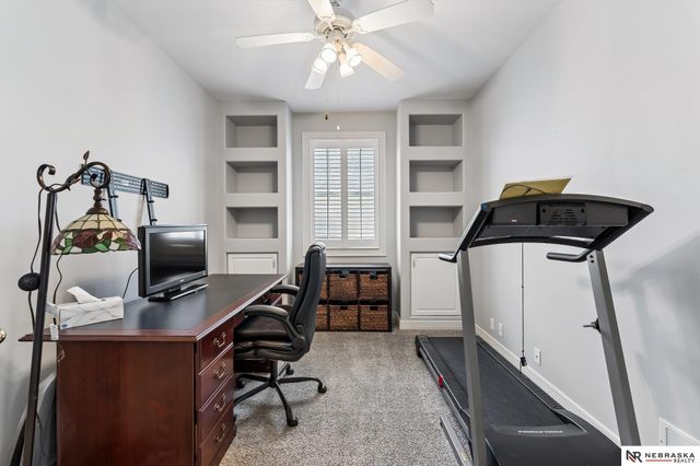 17202 Hickory Plaza, Omaha, NE 68130