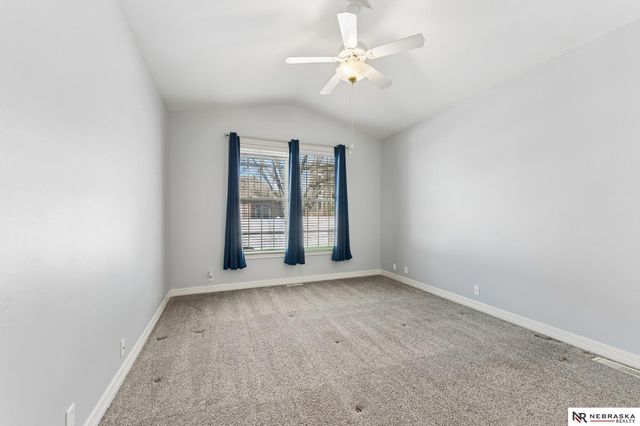 17202 Hickory Plaza, Omaha, NE 68130