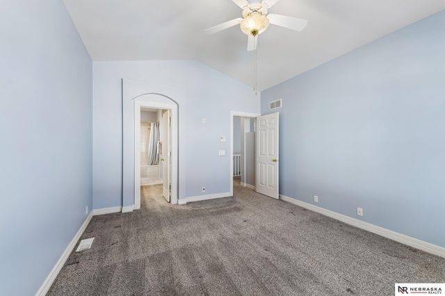 17202 Hickory Plaza, Omaha, NE 68130