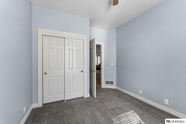 17202 Hickory Plaza, Omaha, NE 68130