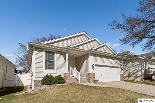 17202 Hickory Plaza, Omaha, NE 68130