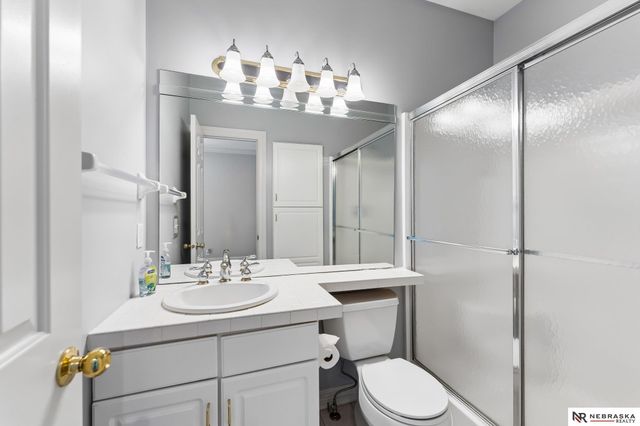 17202 Hickory Plaza, Omaha, NE 68130