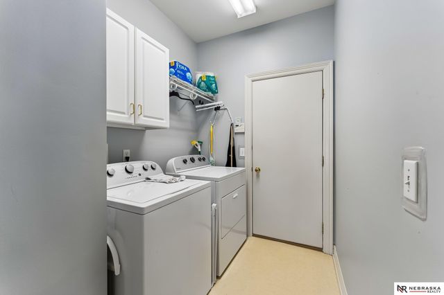 17202 Hickory Plaza, Omaha, NE 68130